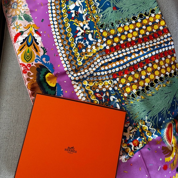 Hermes Accessories - Seda Hermes Scarf - brand new